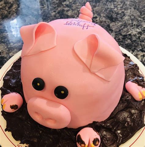 Piggy Birthday Cake Decorated Cake By Mermade Cakesdecor