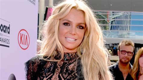 Britney Spears Posts Nude Photos After Victory In Conservatorship Hearing Glamour