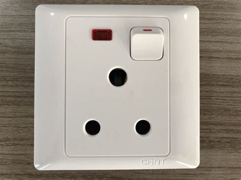 Chint 15a 1 Gang 3 Pin Switched Socket With Indication Lamp 250v Ac