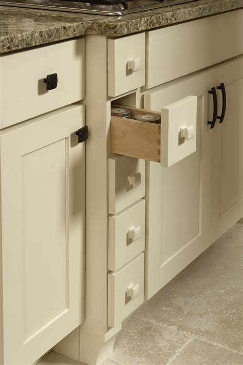 Your choice of kitchen cabinets is so important. Rockford Contemporary Cabinet Door - CliqStudios