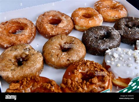 Dunkin Donuts In Box Fotografías E Imágenes De Alta Resolución Alamy