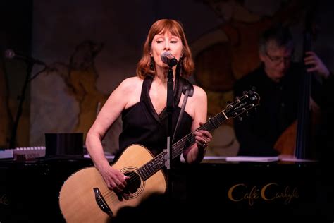 Suzanne Vega Sings Her New York Songs at the Carlyle | The Front Row Center