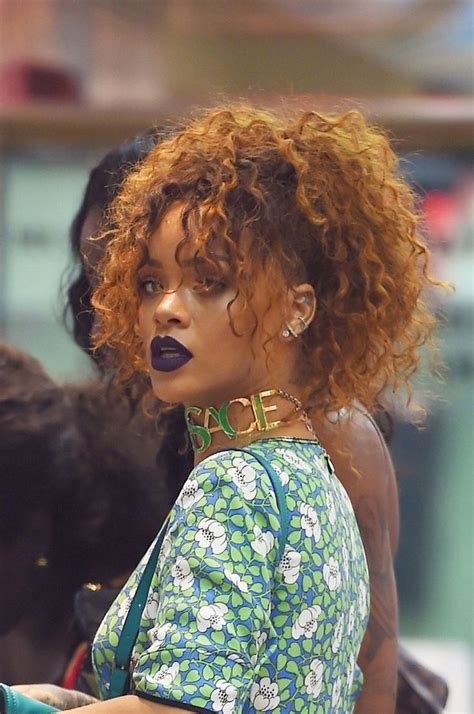 Rihannas Curly Hair Rihanna Curly Hair Rihanna Hairstyles Hair Styles