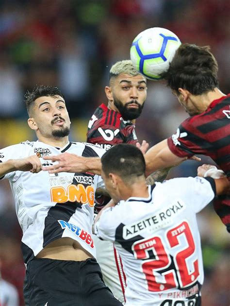 Vasco cai para o 17º lugar no brasileiro e entra na zona do rebaixamento. Vasco x Flamengo: veja prováveis escalações, onde assistir, desfalques e arbitragem | Esporte ...