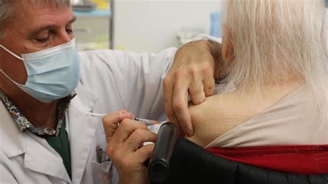 Coloration en fonction du pourcentage de personnes hébergées en ephad vaccinées. Un centre de vaccination ouvrira la semaine prochaine au ...