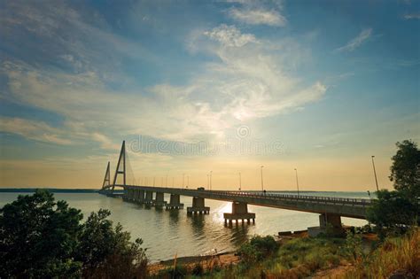 It is located along the straits of johor at the southern end of peninsular malaysia. Desarubrug, Johor Bahru stock afbeelding. Afbeelding ...