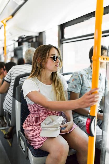 Gören Feiern Rudelfick Mit Typen Im Bus Telegraph