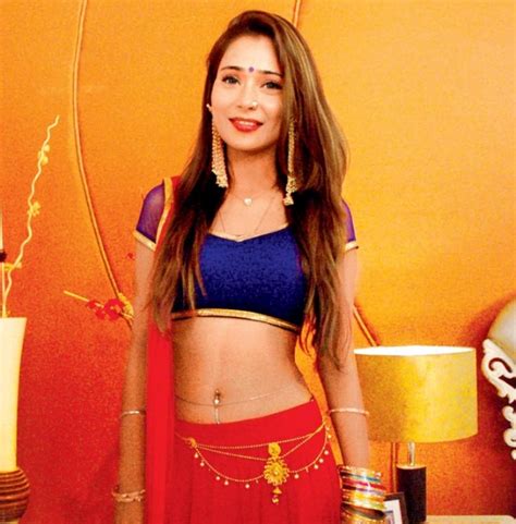 Sara Khan Photos Latest Hd Images Pictures Stills And Pics Filmibeat