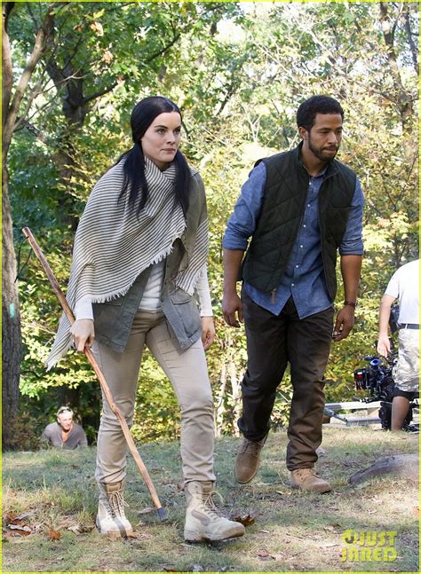 Photo Jaimie Alexander Crawls Around The Woods While Filming For Blindspot Photo