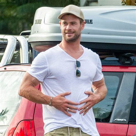 chris hemsworth shows off his massive muscles in new vacation photos