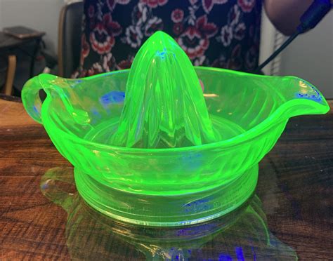 Uranium glass tennis bracelet green faceted gold tone. Is Uranium Glass Jewelry Safe - Glass Designs