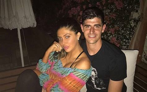 Born thibaut nicolas marc courtois on 11th. Thibaut Courtois Größe, Gewicht, Frau, Freundin, Schwester ...