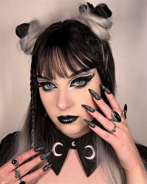 20 Stunning Gothic Makeup Ideas To Embrace Your Dark Side