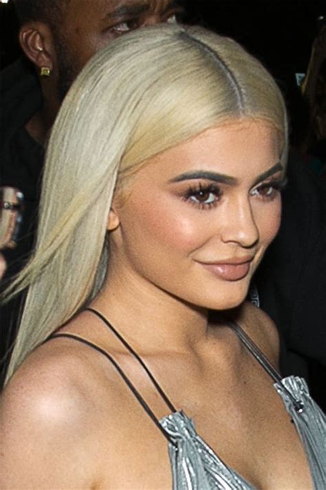 Kylie Jenner S Hairstyles Hair Colors Steal Her Style Kylie