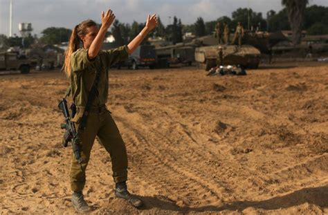 تصاویر حرکات زننده سربازان زن و مرد اسرائیلی پایگاه خبری تحلیلی