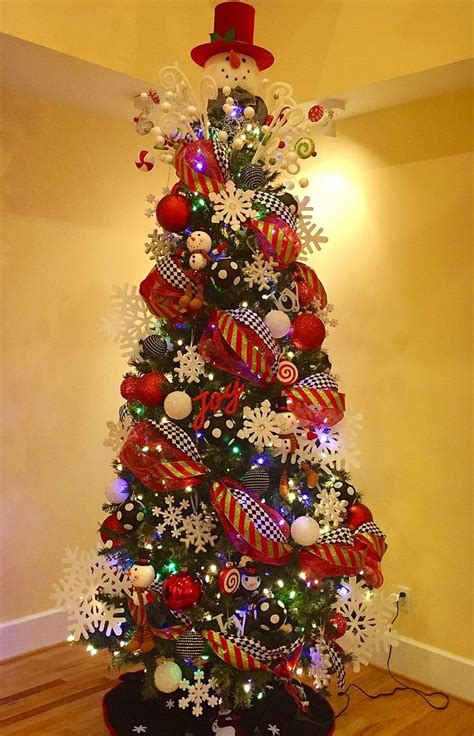 Make an adorable christmas tree from your child's handprints. Pin on Christmas Decor