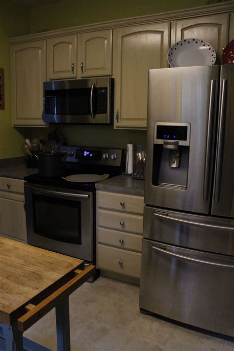 Annie Sloan Old Ochre, antique glaze, cabinet seal. | Antiquing glaze