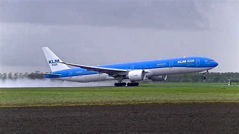 Klm B777 300 Ph Bvb New Livery Wet Take Off With Lots Of Spray From