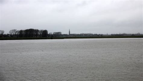 Vanwege de aanhoudende #droogte en warmte blijven we de #waterstanden in de rivieren nauwlettend volgen. Verhoogde waterstanden rivieren niet zorgelijk