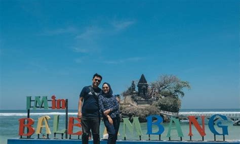 Anda akan menemukan meja kursi yang tertata rapi bersebalahan dengan dapur berkonsep open kitchen atau dapur terbuka. 10 Foto Pantai Balekambang Malang 2021 Harga Tiket Masuk Peta Jalan Menuju Lokasi | JejakPiknik.Com