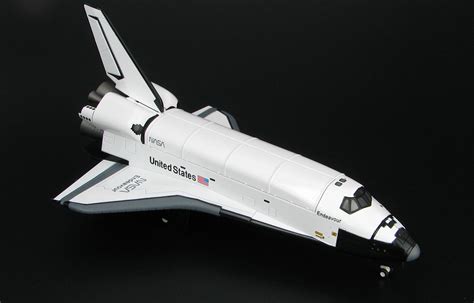 Hobby Master 1403 Nasa Space Shuttle Endeavour 1200 Scale Diecast
