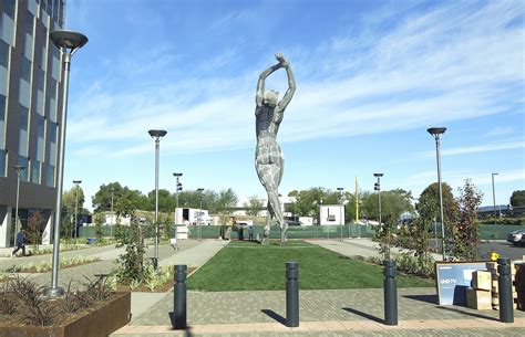 Giant Statue Of Nude Woman Sparks Criticism In Bay Area She Should Have Some Clothes On La