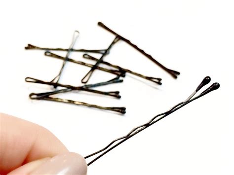 How To Use A Bobby Pin The Right Way Beautygeeks