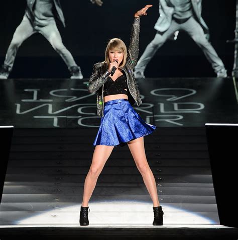 taylor swift performs on stage during the 1989 world tour live at ford field mirror online