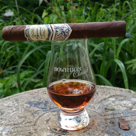 Whiskey And Cigar Pairing For Beginners Alcohol Professor