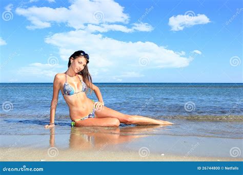 Vorbildliche Aufstellung Des Schönen Bikinis Stockfoto Bild Von Frau Nave 26744800