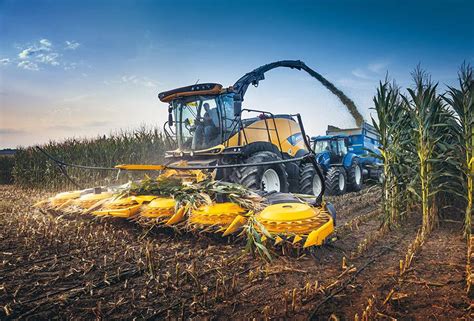 New Holland Agriculture Expands Forage Harvester Lineup With Fr920