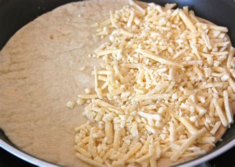 Then they're loaded up with fresh baby spinach, reese quartered artichoke hearts, and shredded chicken. Recipe: Chicken, Cheese & Spinach Quesadillas - Little ...