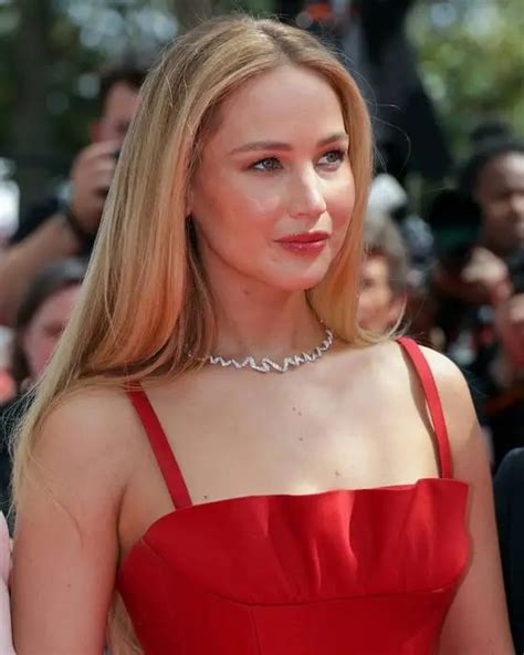 Jennifer Lawrence Stuns In Dazzling Red Christian Dior Couture At