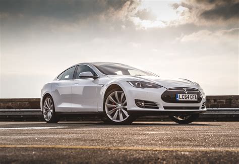 Driven Tesla Model S P85 Review 🏎️