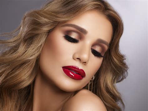 Sylvia Gani Sylvia Lipstick Face Picture Model Beauty Lipsticks