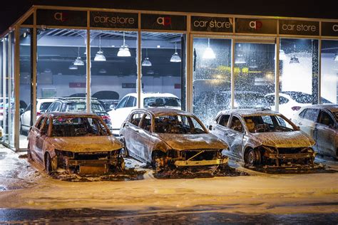 FOTO SERIE Autos Van Autoshowroom Verwoest Overgoten Met Brandstof En Aangestoken 112Brabant