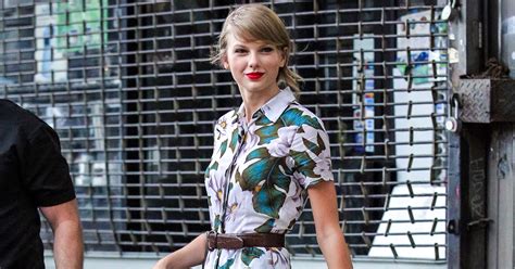 Taylor Swift Debuts Strange Walk To Avoid Paparazzi Harpers Bazaar