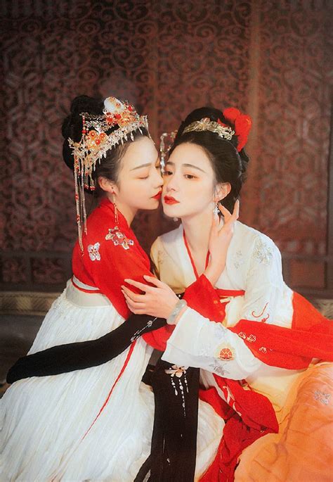 Hanfu Gallery Girls In Love Asian Woman Asian Girl Couple Poses Reference Cute Lesbian