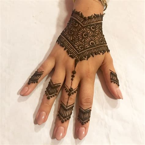 Pin By Hinda Henna On Henné Main Henna Hand Henna Henna Designs