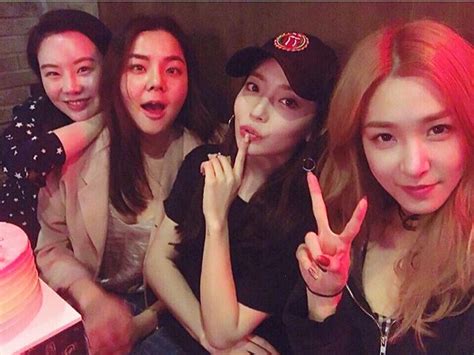 Check Out Snsd Tiffany S Pictures With Her Friends Wonderful Generation