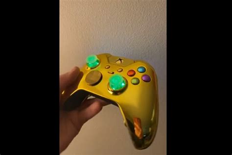 This Custom Infinity Gauntlet Xbox Elite Controller Looks Pretty Dope
