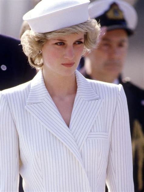 Kristen Stewart As Princess Diana First Look At Spencer Film Daily