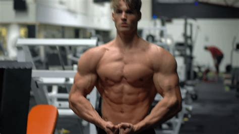 Bodybuilder And Muscle Men Carlton Loth