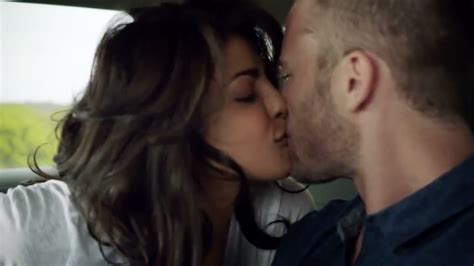 Priyanka Chopras Hot Smooch And Ex Scene Leaked In Hollywood Serial Quantico Vscoop Youtube