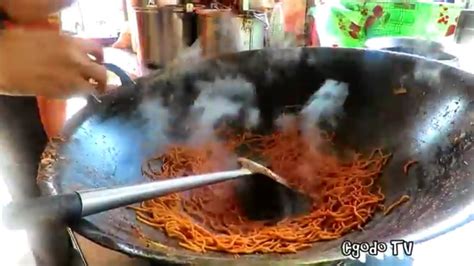 The best mee goreng in klang valley.penang style that is! Mee Goreng Penang // Bangkok Lane Mee Goreng // Malaysia ...