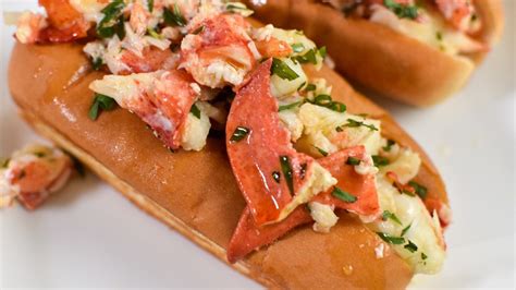 Buttery Connecticut Style Lobster Rolls Recipe