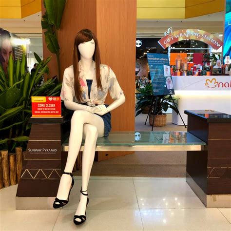 Mall Uses Mannequins To Encourage Social Distancing Edgepropmy