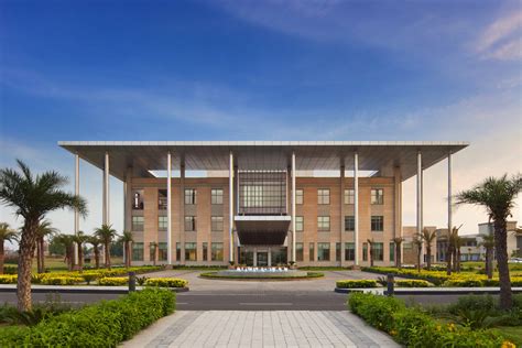 Meet Isb Mohali Campus The Suave New B School In The Block