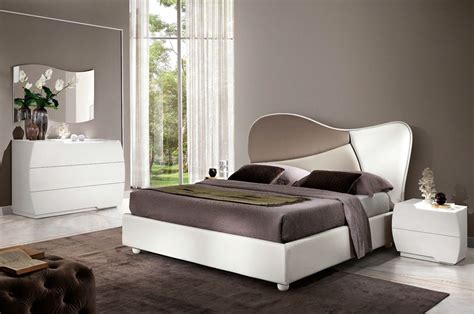 Abbiamo varie composizioni di camere da letto, belle che sono realizzate in uno stile che è il giusto compromesso. Martina | Camere da letto moderne | Mobili Sparaco