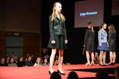 Thousands of new high quality images are added every day. Auszeichnungen: Gymnasium - Internat - Lehrwerkstätten ...